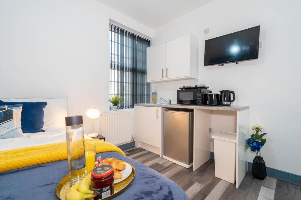 Autumn Oasis - Chic Studio In West Midlands Apartment Бирмингам Екстериор снимка